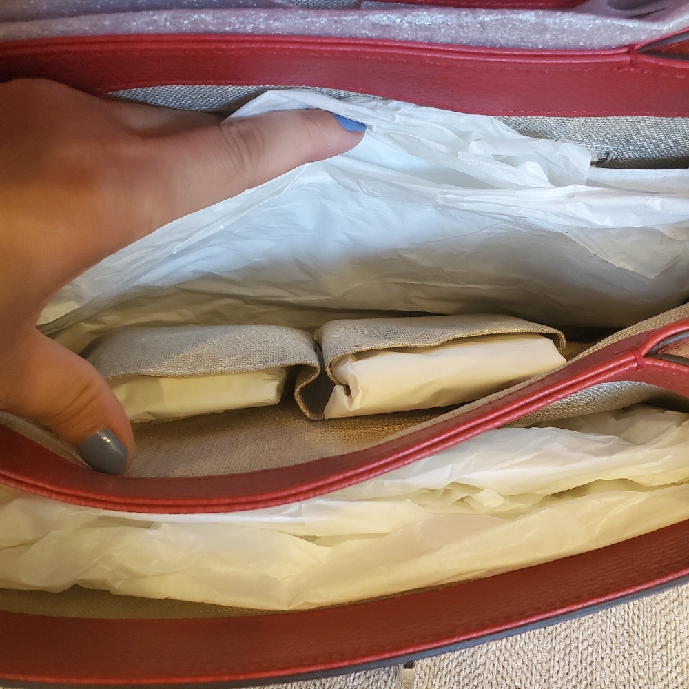 Brand new Gucci large leather purse - Picture 9 of 15